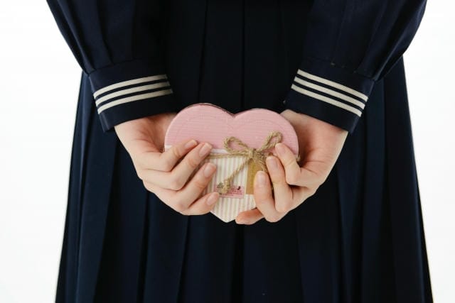 バレンタインでの中学生男子の本音とは？貰って嬉しいギフトや予算など